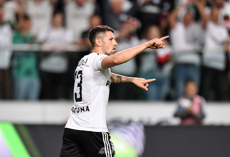 他不仅需要 他不仅需要